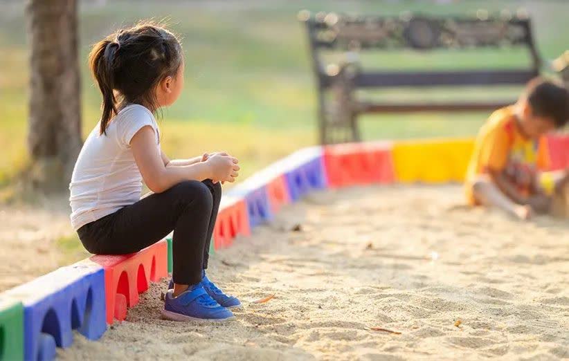 چگونه کودکان خجالتی را حمایت کنیم؟