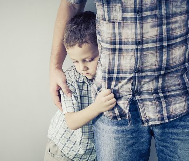 چگونه کودکان خجالتی را حمایت کنیم؟